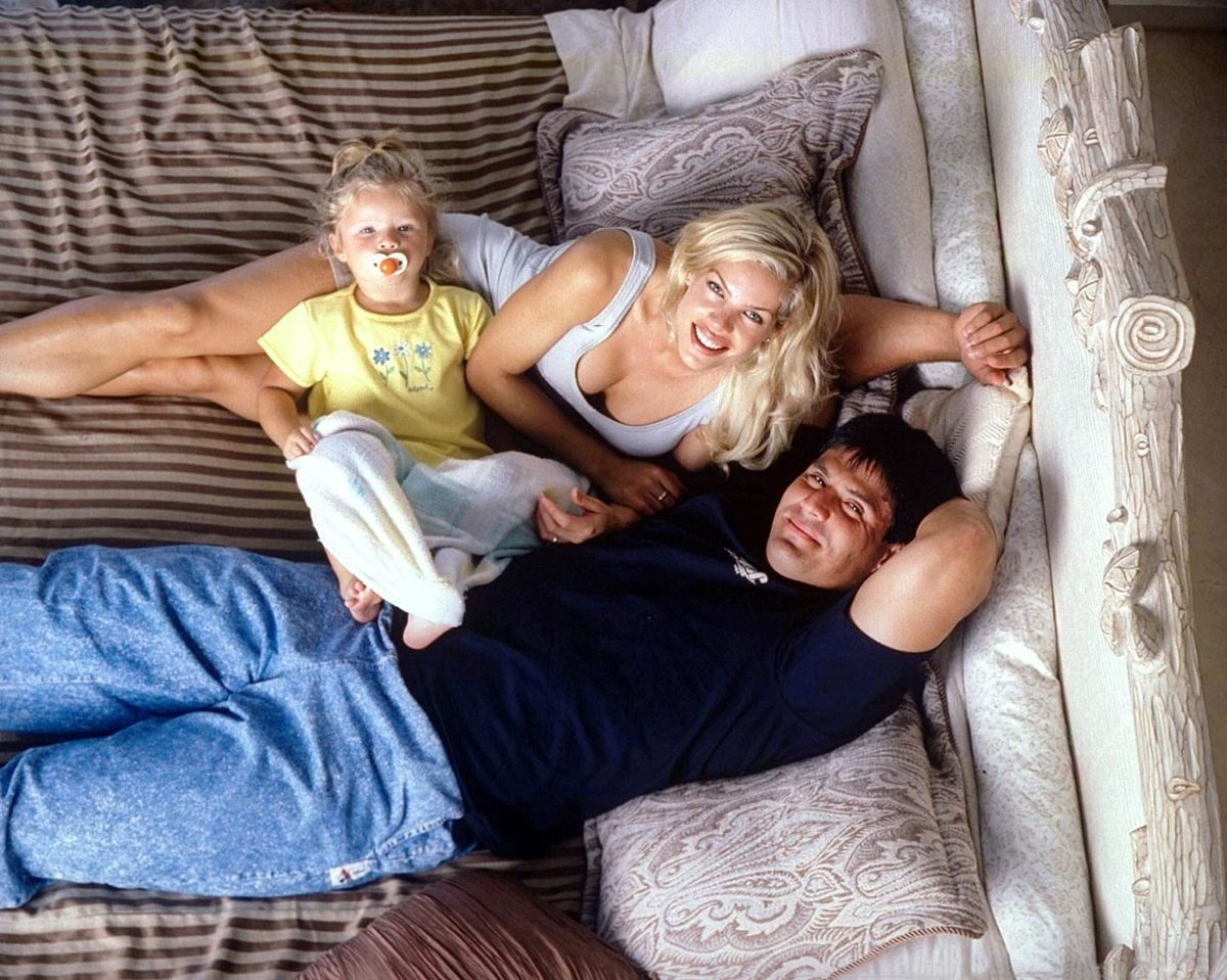 1999-Jose-Canseco-wife-Jessica-daughter-Josie-05799380.jpg
