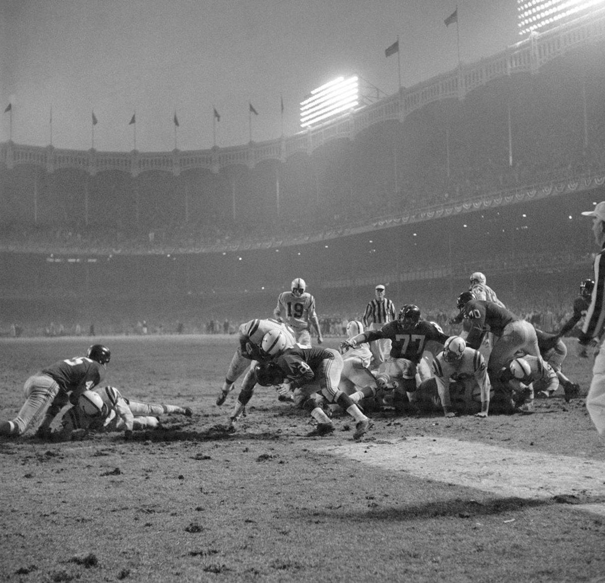 1958-Colts-Giants-Alan-Ameche-01068344.jpg