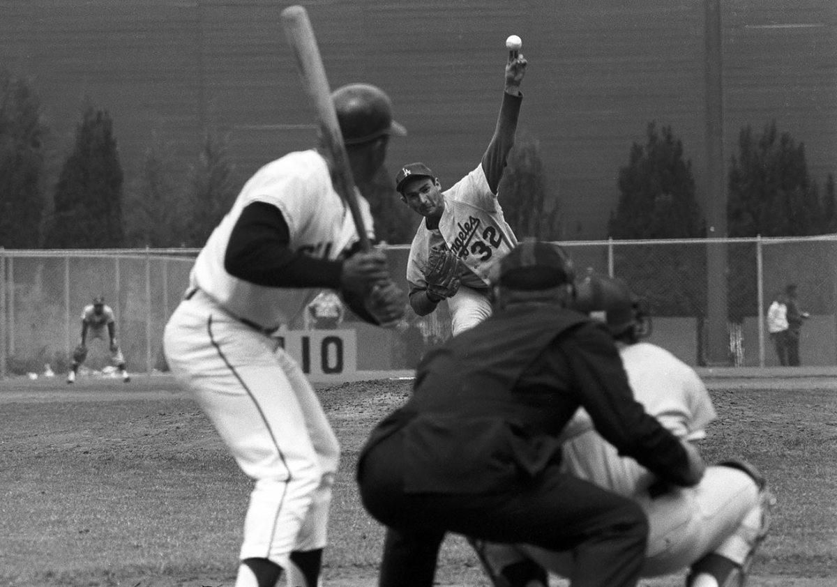 1965-0822-Sandy-Koufax-Willie-Mays-079008883.jpg