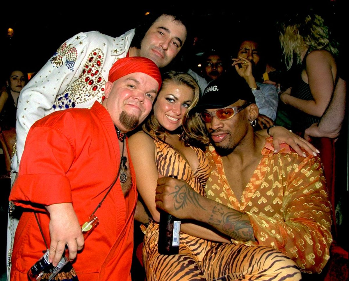 1998-0513-Dennis-Rodman-Carmen-Electra-05715701.jpg