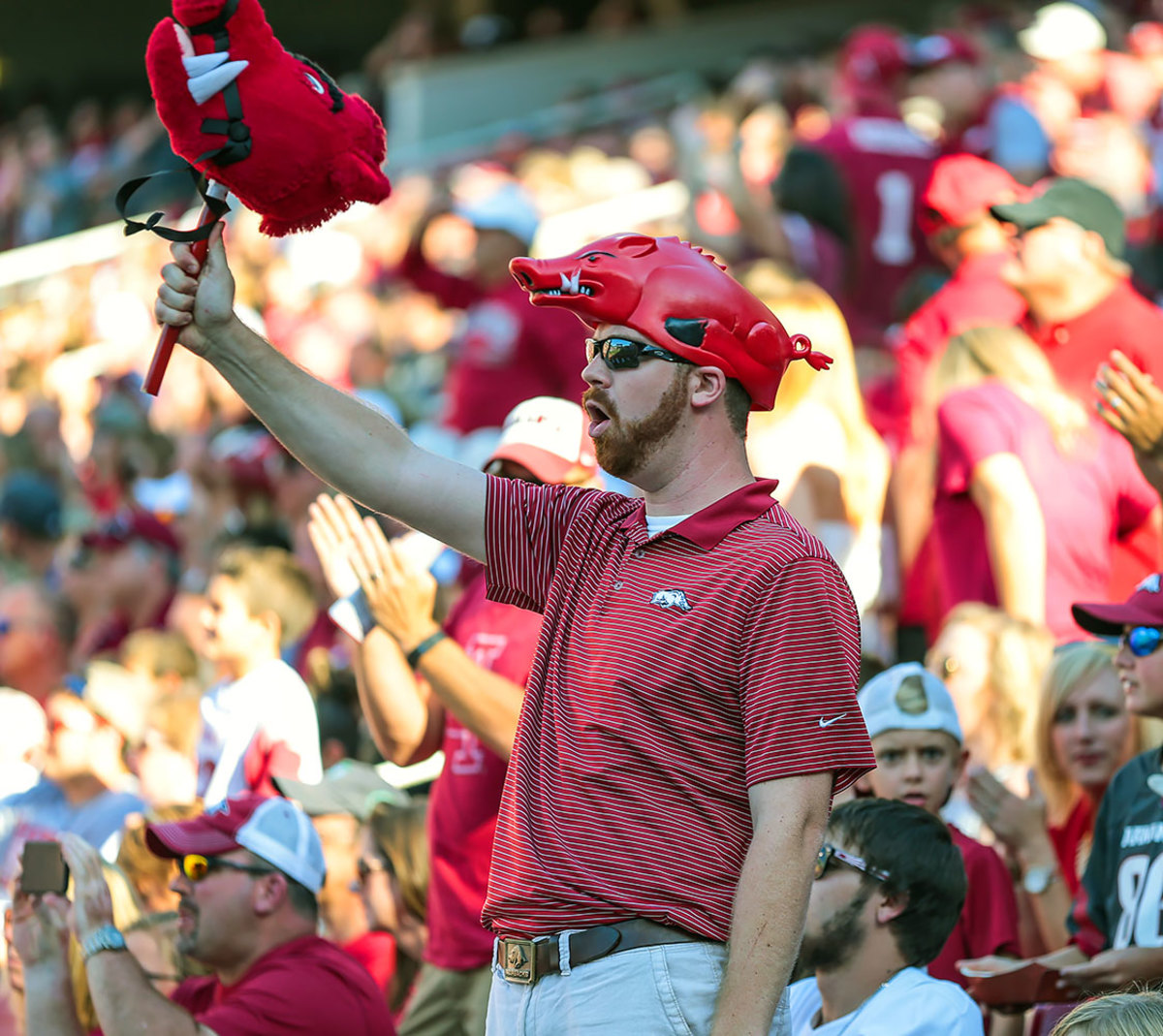 Arkansas-fan-DGJ160903015_Louisiana_Tech_at_Arkansa.jpg