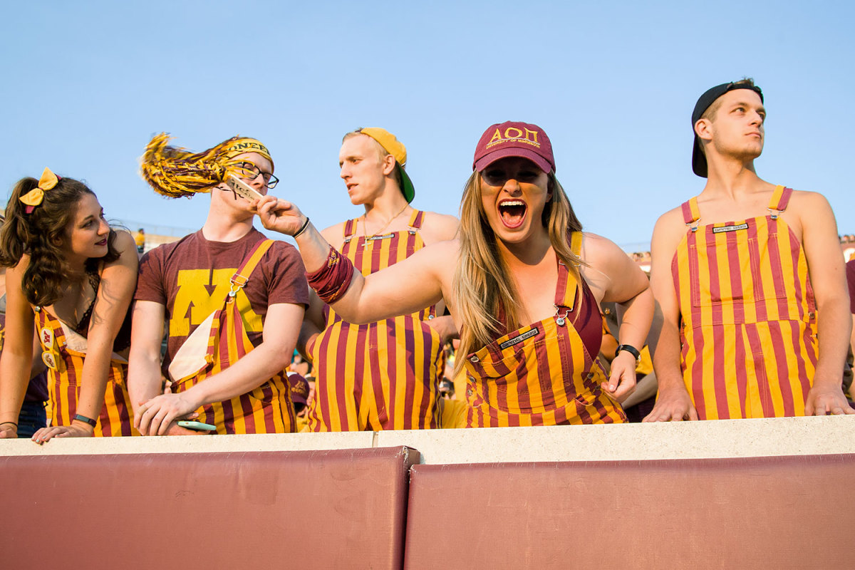 Minnesota-fans-DFY160901033_Beavers_vs_Gophers.jpg