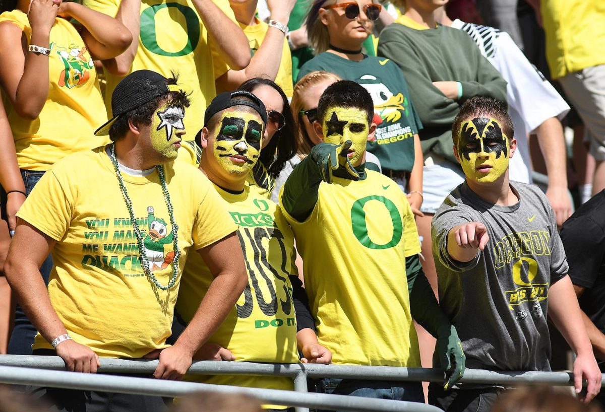 Oregon-fans-CHB1609030554_UCDavis_at_Oregon.jpg