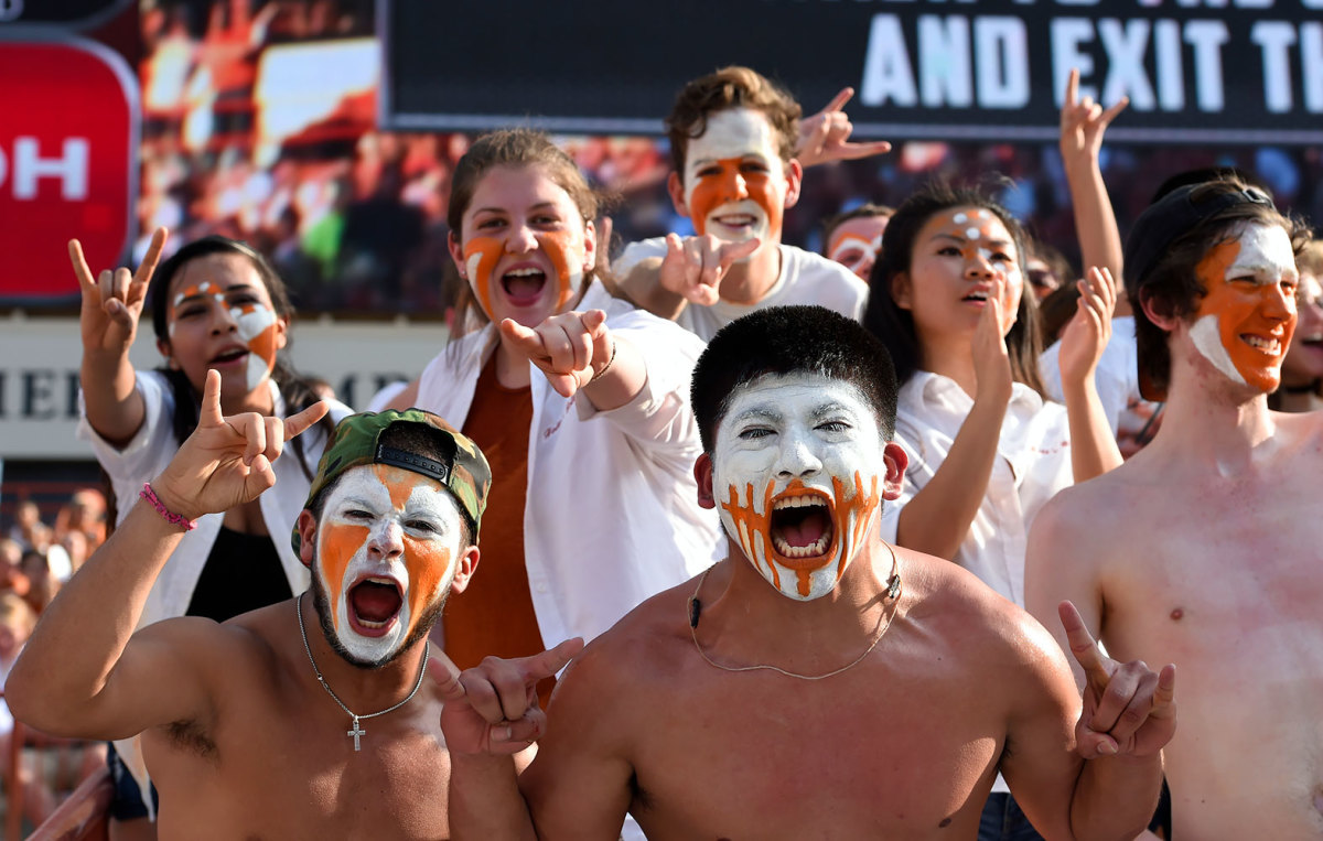 Texas-fans-SI531_TK1_00483.jpg