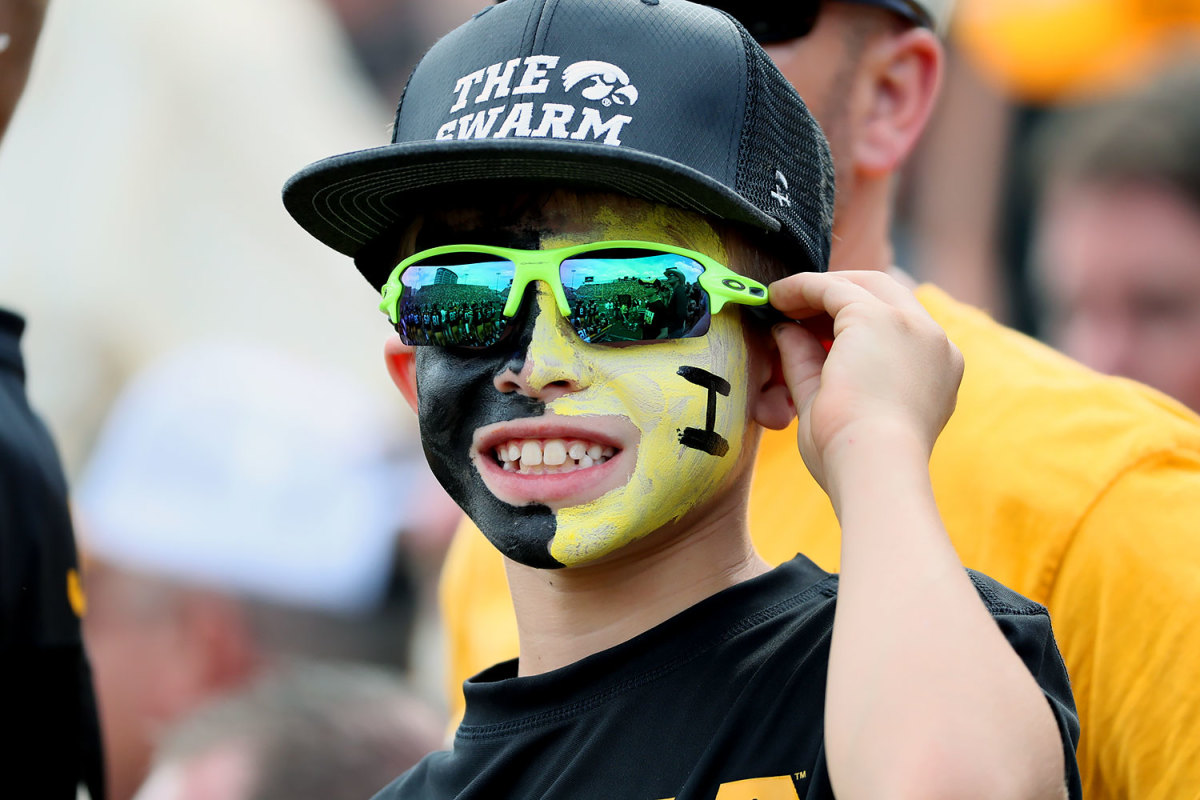 Iowa-fans-SI530_TK1_01329.jpg