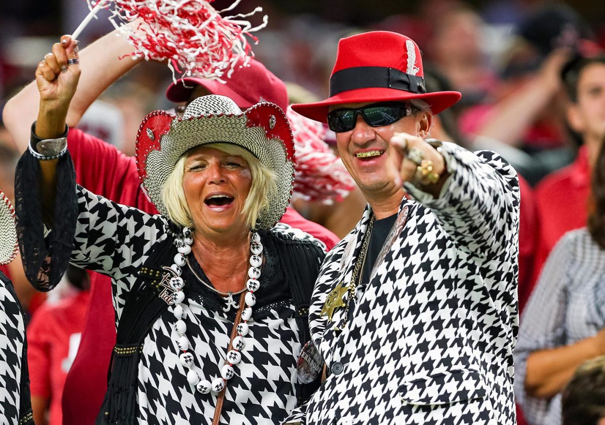 Alabama-fans-CEY1609031414_USC_v_Alabama.jpg