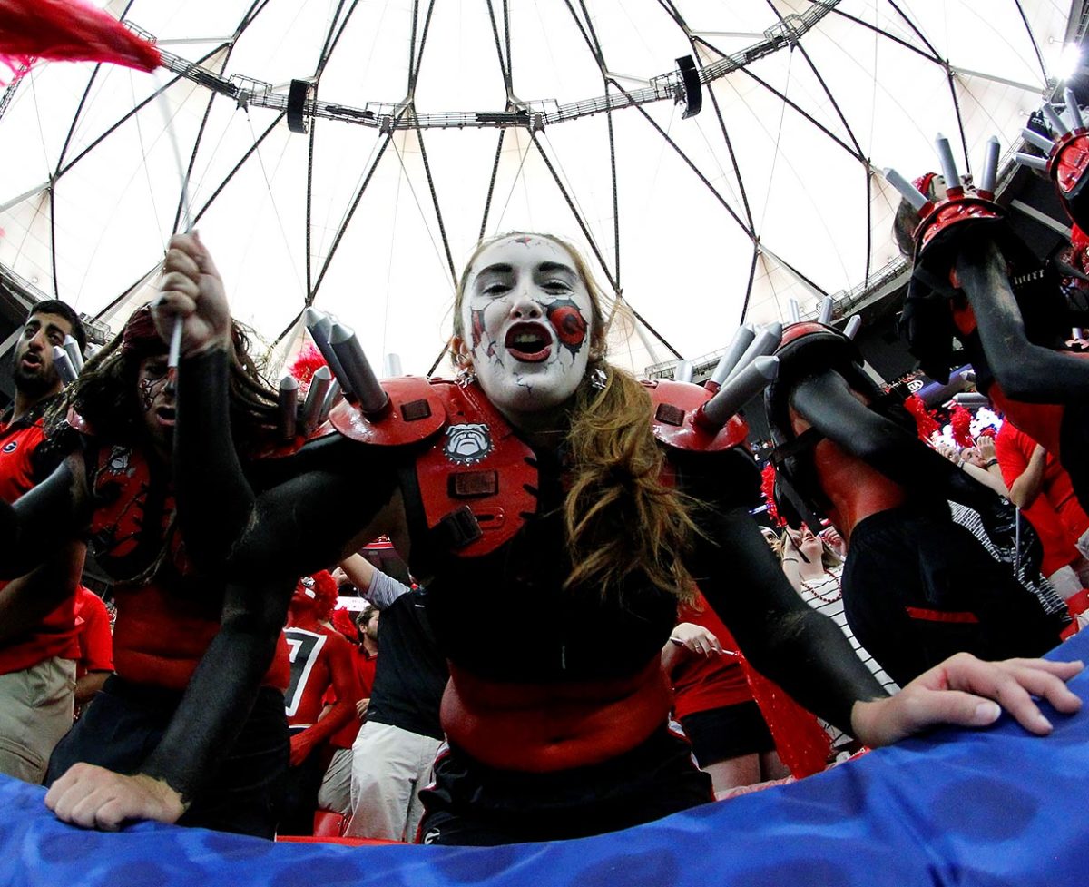 Georgia-fans-CFX160903_029_North-Carolina_v_Georgia.jpg