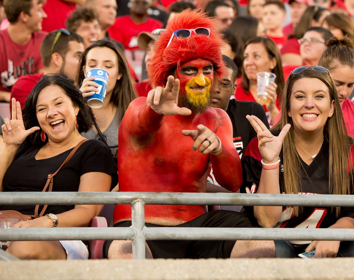 Louisville-fans-DGN16090127Charlotte_at_Louisville.jpg