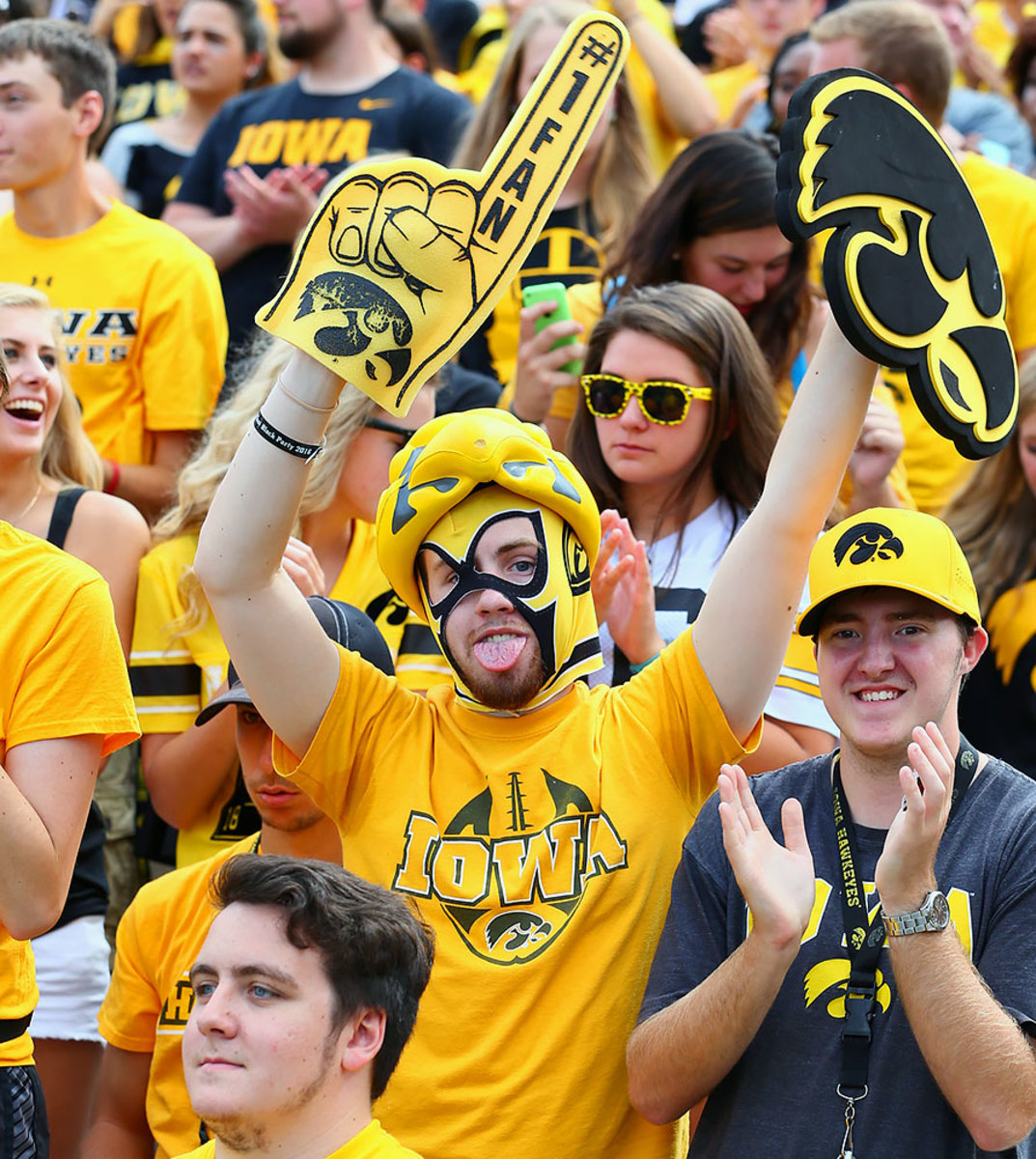 Iowa-fans-SI530_TK1_02581.jpg
