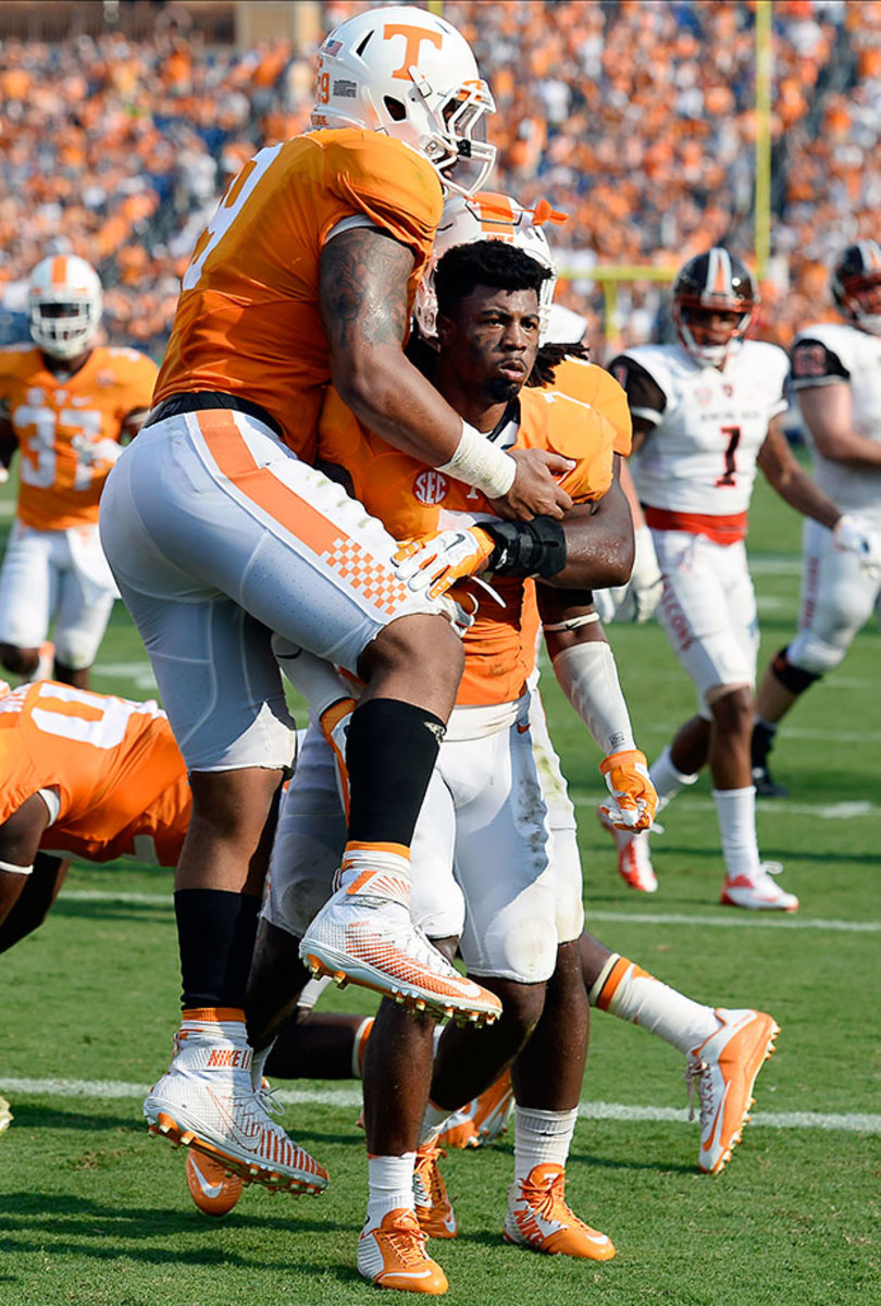 10-Tennessee-Derek-Barnett-Cameron-Sutton.jpg