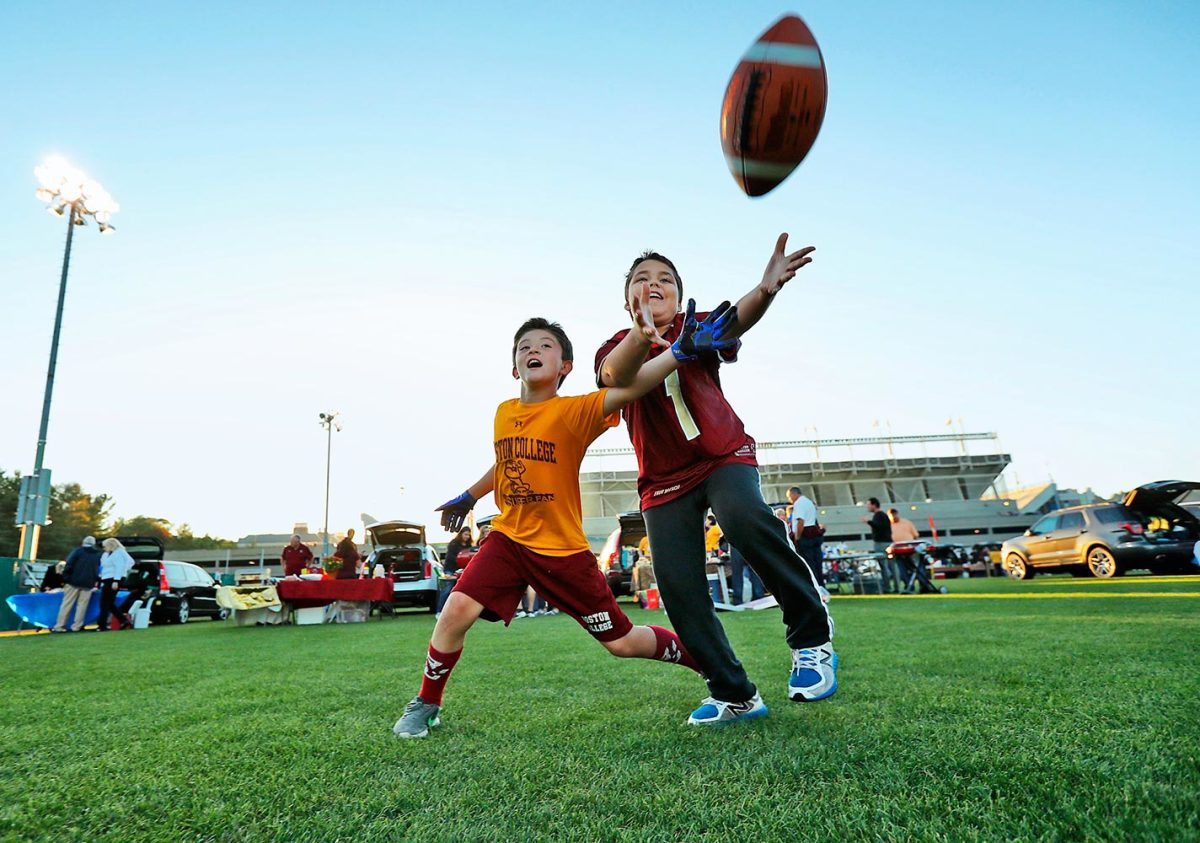 Boston-College-fans-tailgating-SI584_TK100198final.jpg