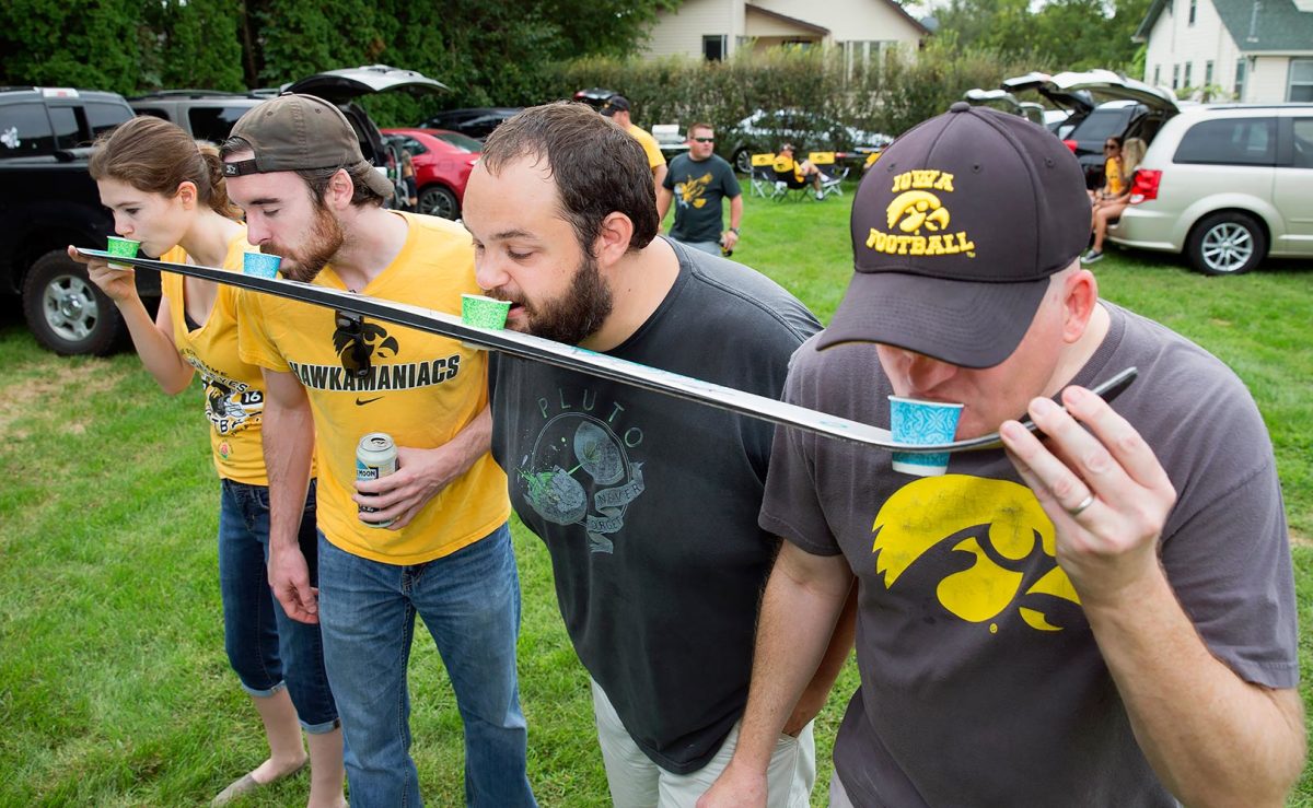 Iowa-fans-tailgating-SI530_TK1_00039.jpg
