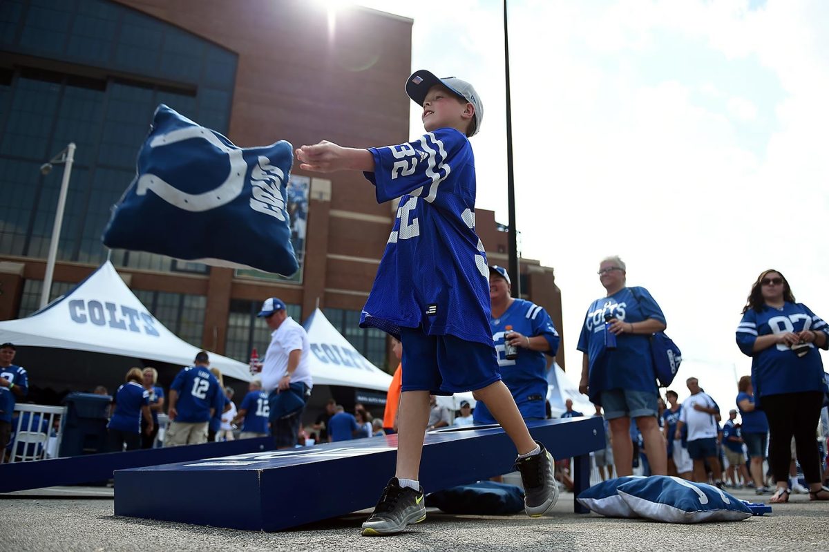Indianapolis-Colts-fans-tailgating-610400080.jpg