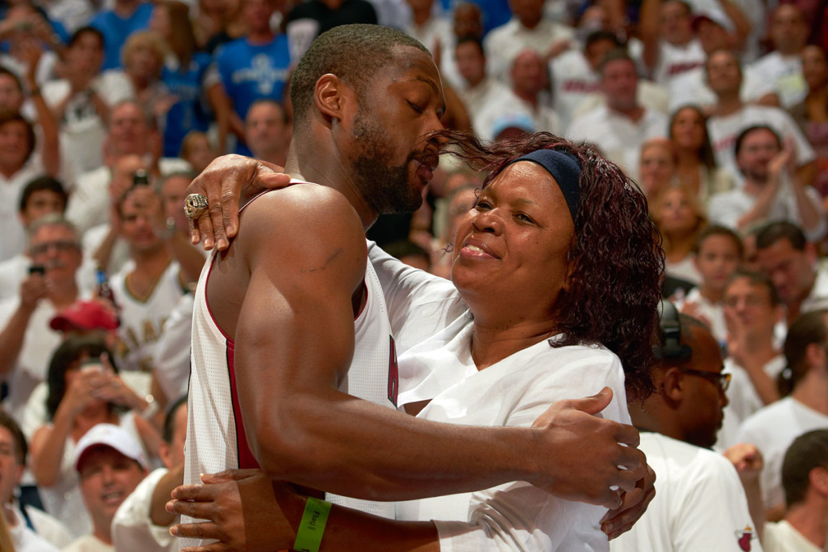 2011-0612-Dwyane-Wade-mom-Jolinda-opxr-35430.jpg