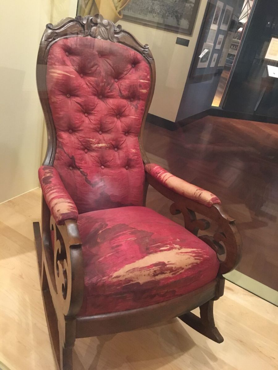 LincolnChair.jpg