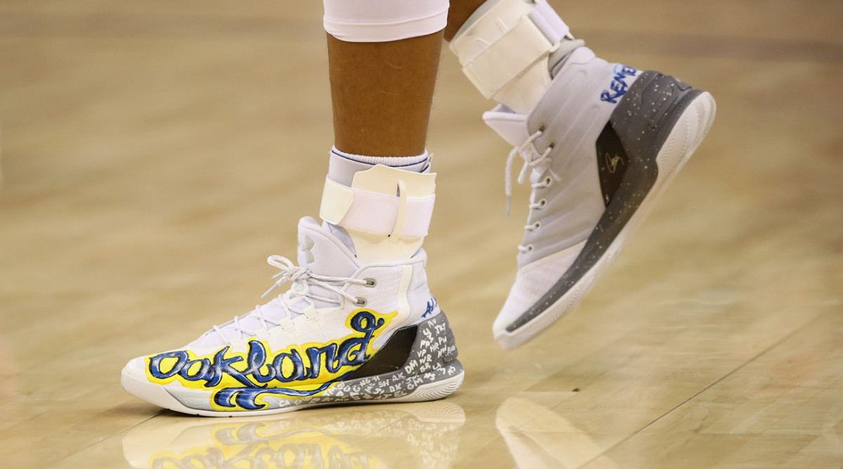 Stephen Curry’s shoes auctioned for $30,101 - Sports Illustrated
