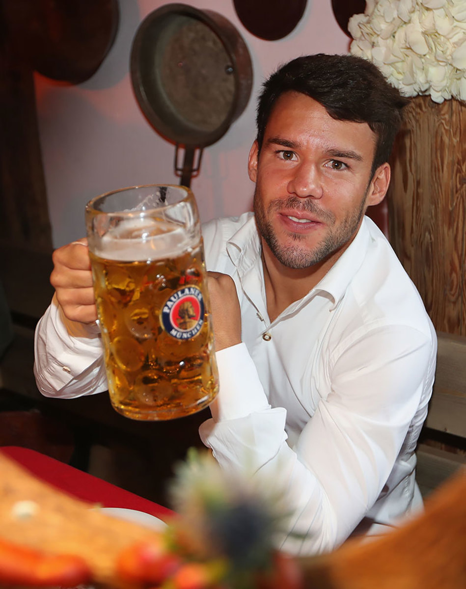 2016-Bayern-Munich-Oktoberfest-Juan-Bernat-611946922.jpg