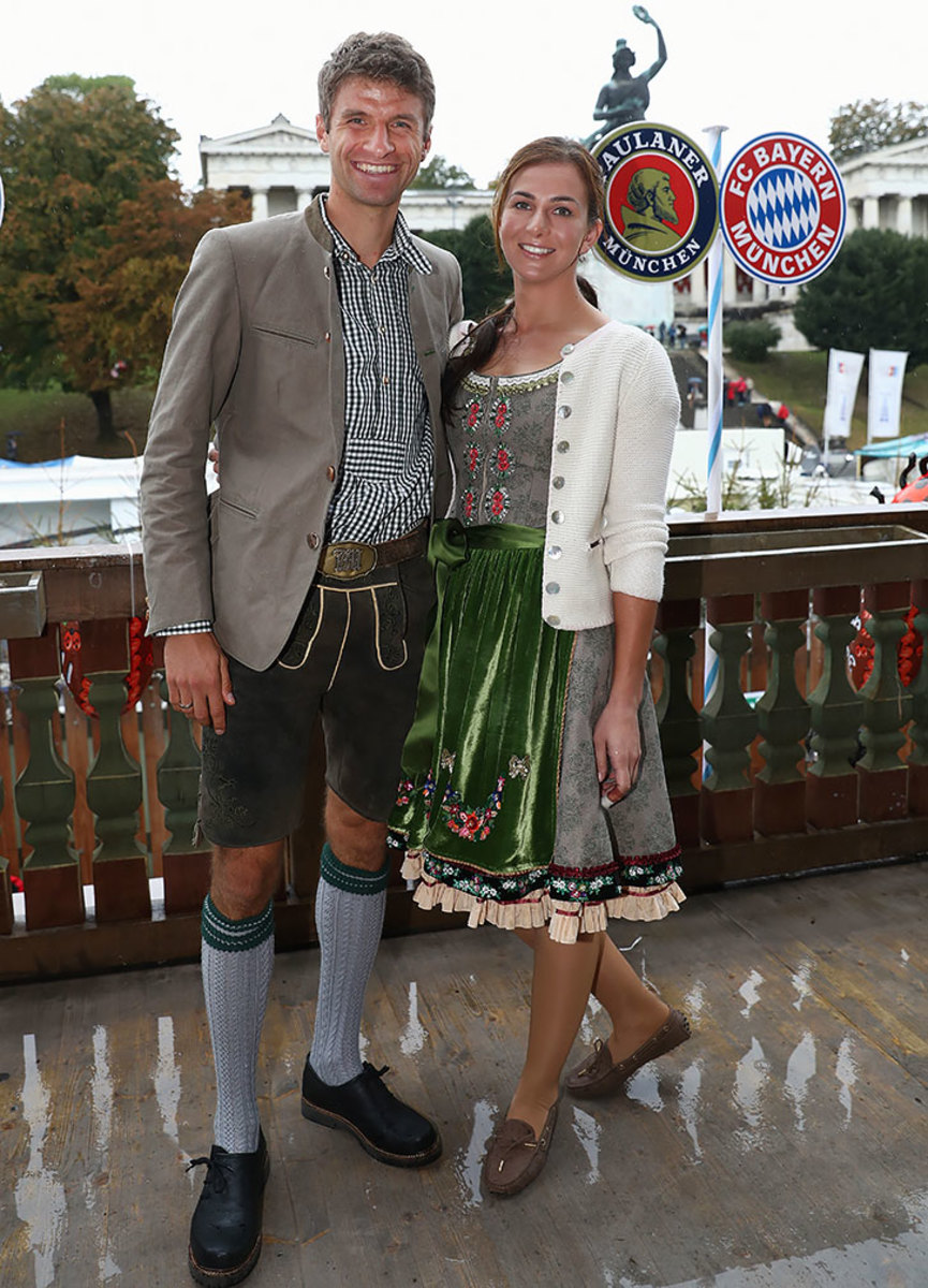 2016-Bayern-Munich-Oktoberfest-Thomas-Mueller-wife-Lisa-611946830.jpg