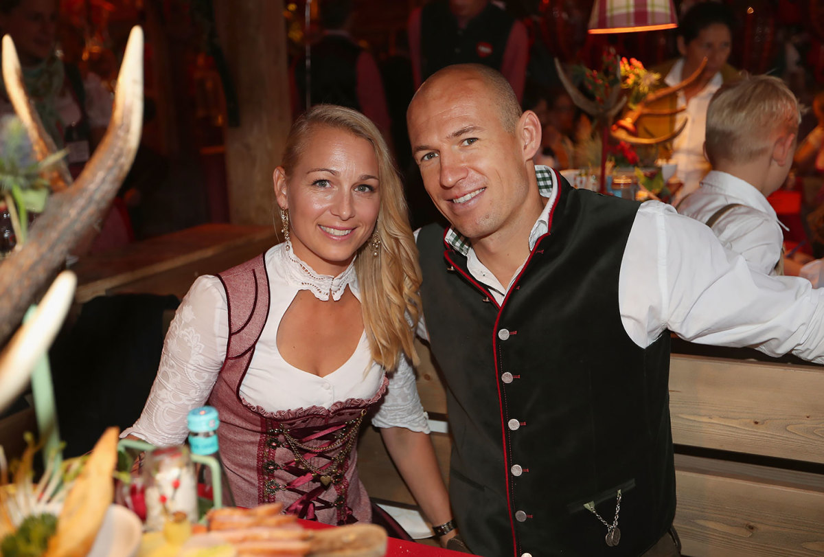 2016-Bayern-Munich-Oktoberfest-Arjen-Robben-wife-Bernadien-611947802.jpg