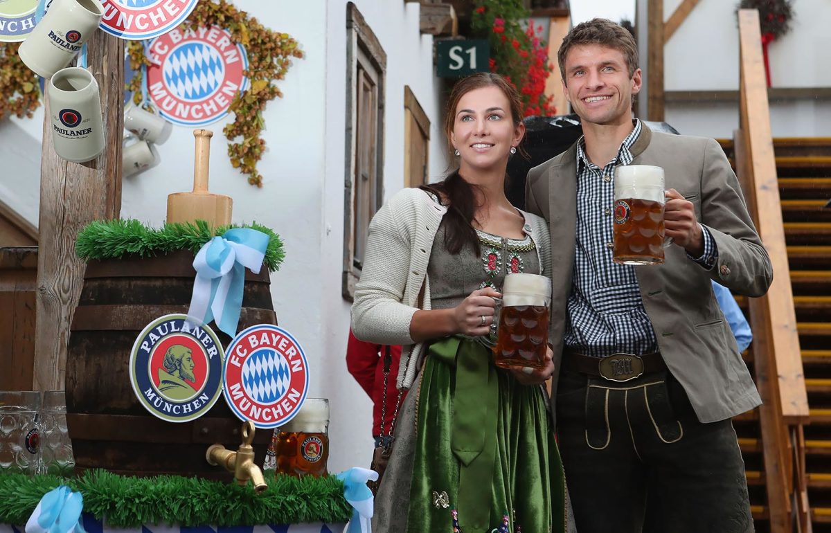 2016-Bayern-Munich-Oktoberfest-Thomas-Mueller-wife-Lisa-611946546.jpg
