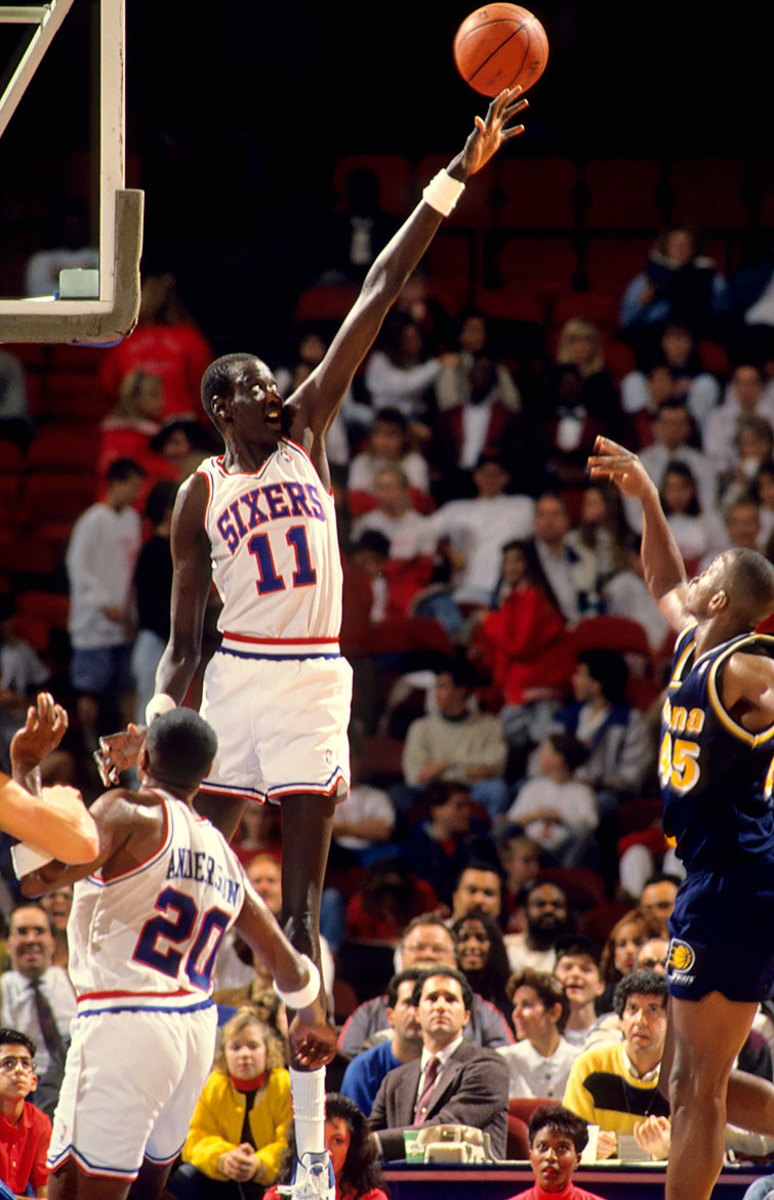 Manute-Bol-079007079.jpg