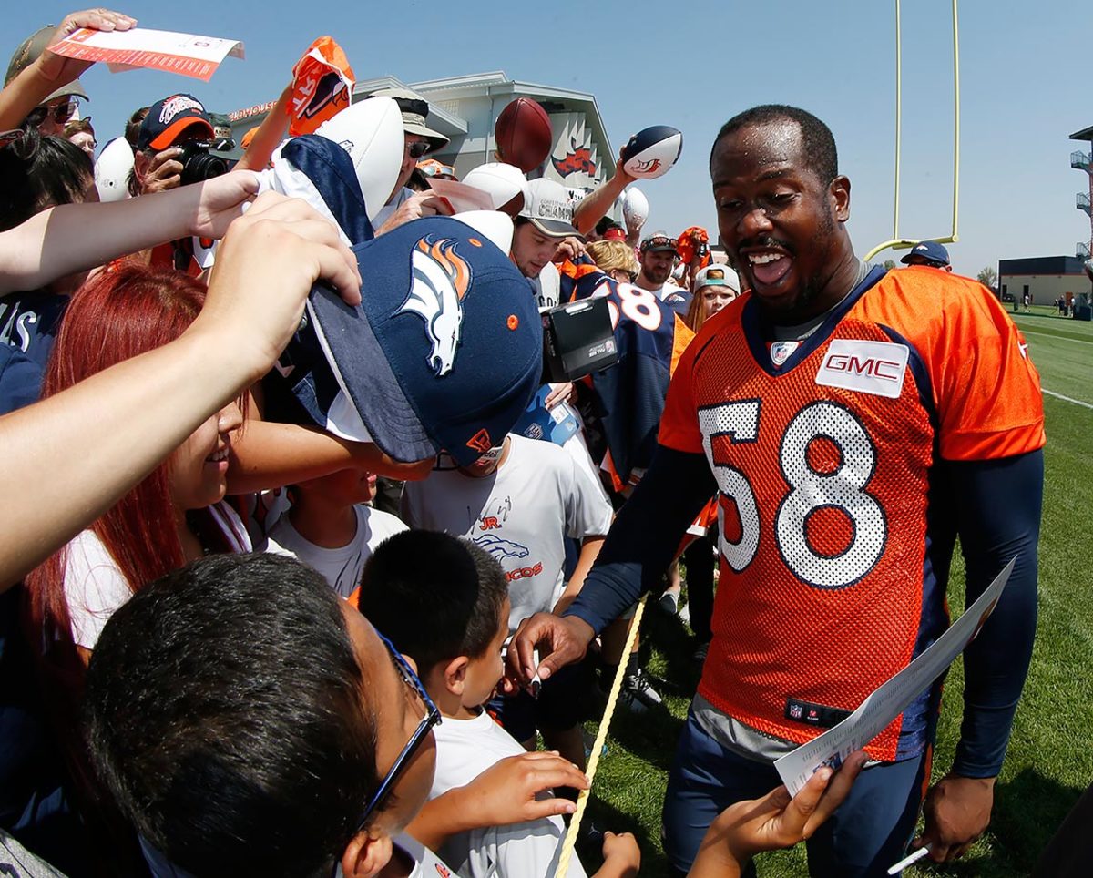 2016-0728-Denver-Broncos-training-camp-Von-Miller.jpg