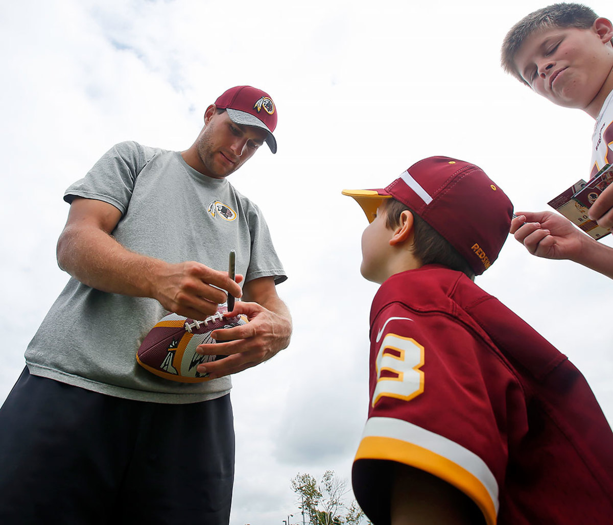 2016-0729-Washington-Redskins-training-camp-Kirk-Cousins-fans.jpg