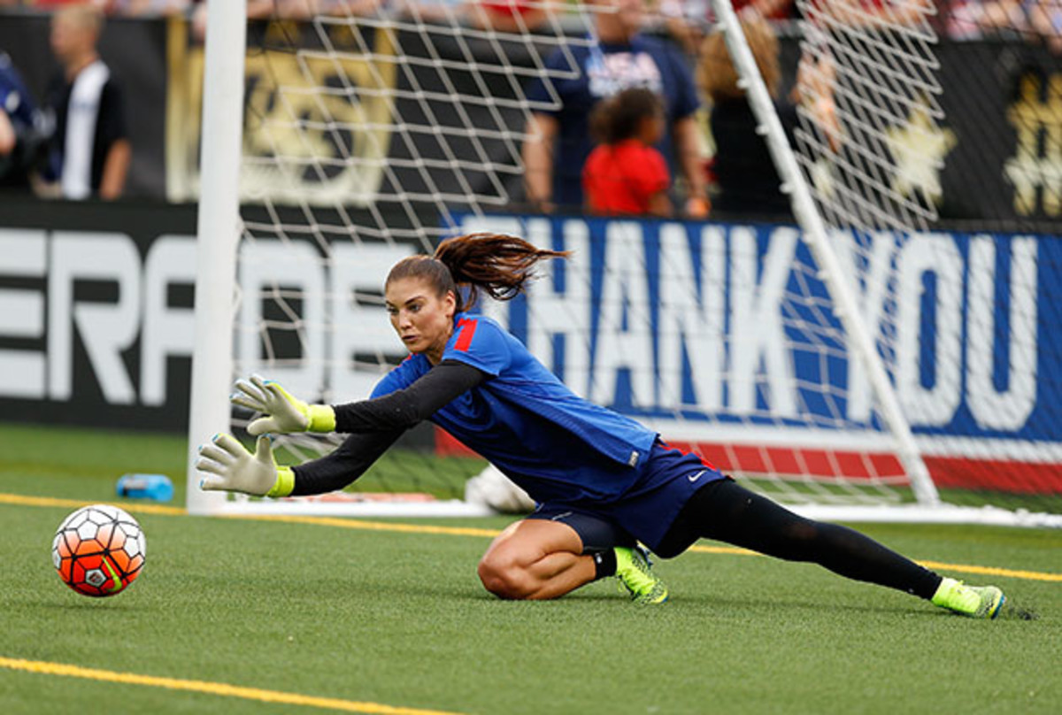 hope-solo-dive-inline.jpg