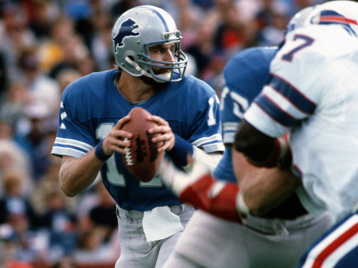 Hipple started 57 games at QB over nine seasons with the Lions from 1980 to '89.
