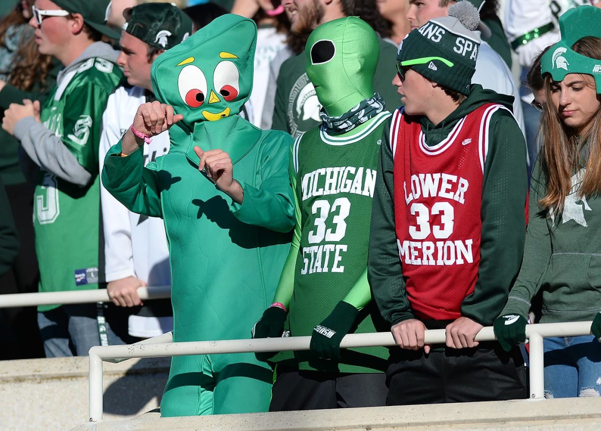 Michigan-State-Spartans-fans-DIY16100810_Cougars_at_Spartans.jpg