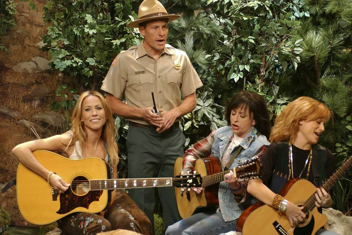 2005-Lance-Armstrong-Sheryl-Crow-Rachel-Dratch-Amy-Poehler-SNL.jpg