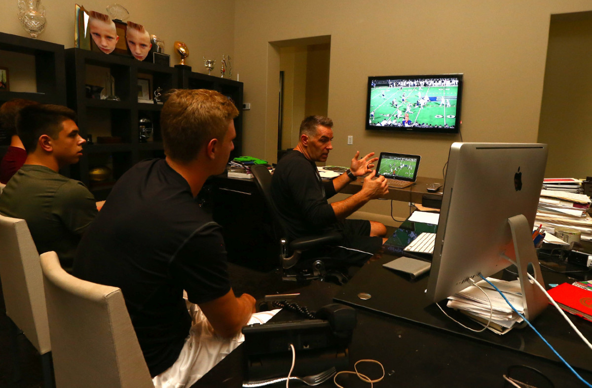 Warner hosts afternoon tape sessions with a small crew at his home. 