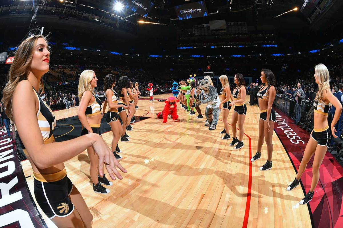 NBA-All-Star-Weekend-Dancers-509888160.jpg
