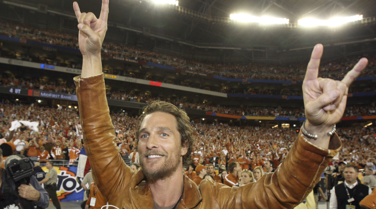 Matthew McConaughey gives speech to Texas football team