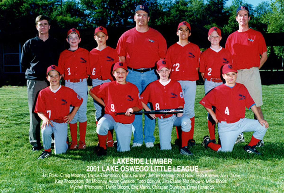 Trayce Thompson (second from left in the bottom row) and older brother Klay (third from left in the second row) on a Lake Oswego Little League team in 2001.