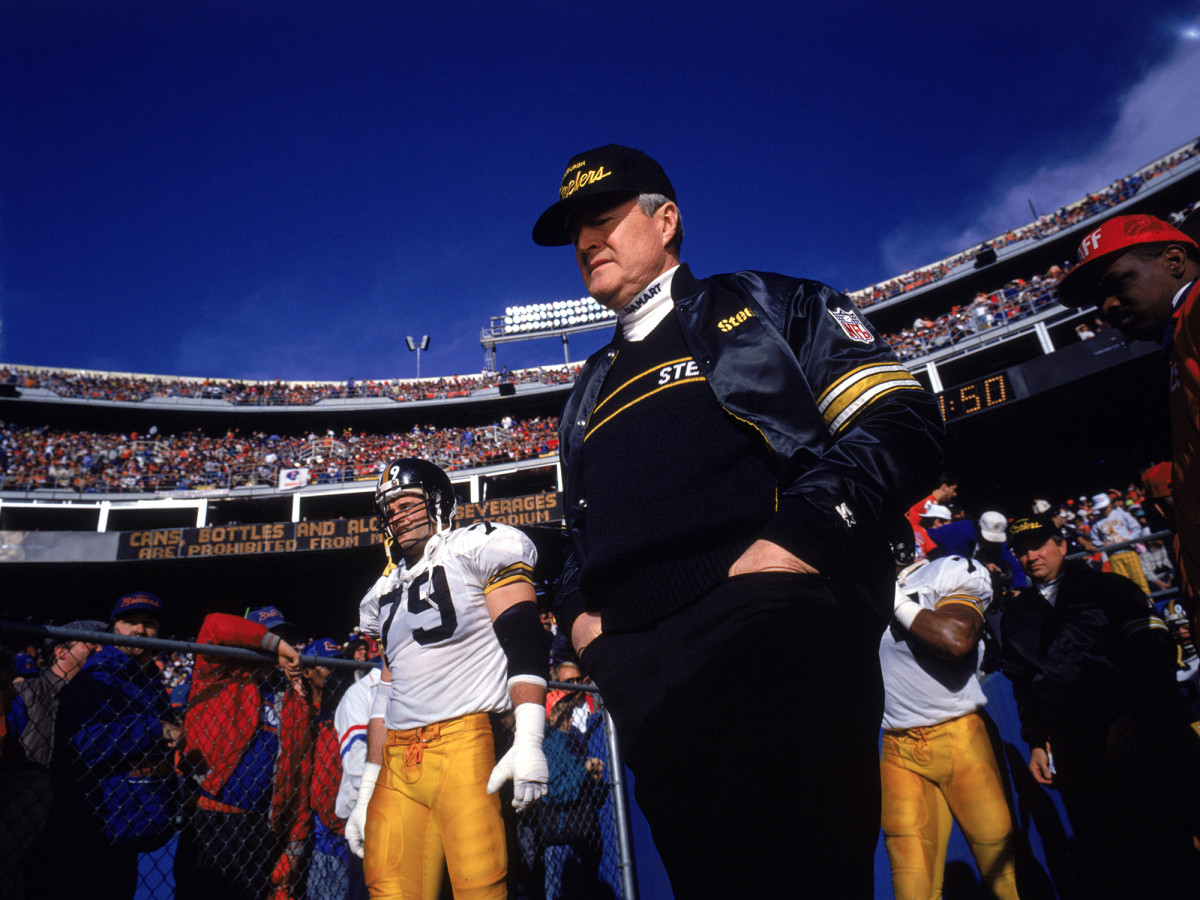 Noll before the 1989 AFC Divisional Playoff game against the Denver Broncos at Mile High Stadium on January 7, 1990.
