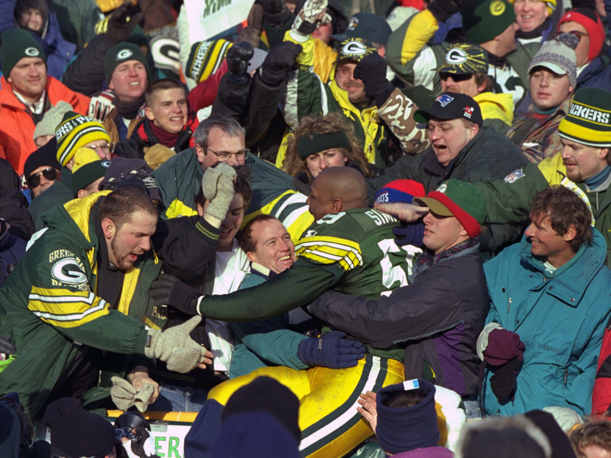 mmbq-lambeau-leap-wayne-simmons-jan-1996.jpg