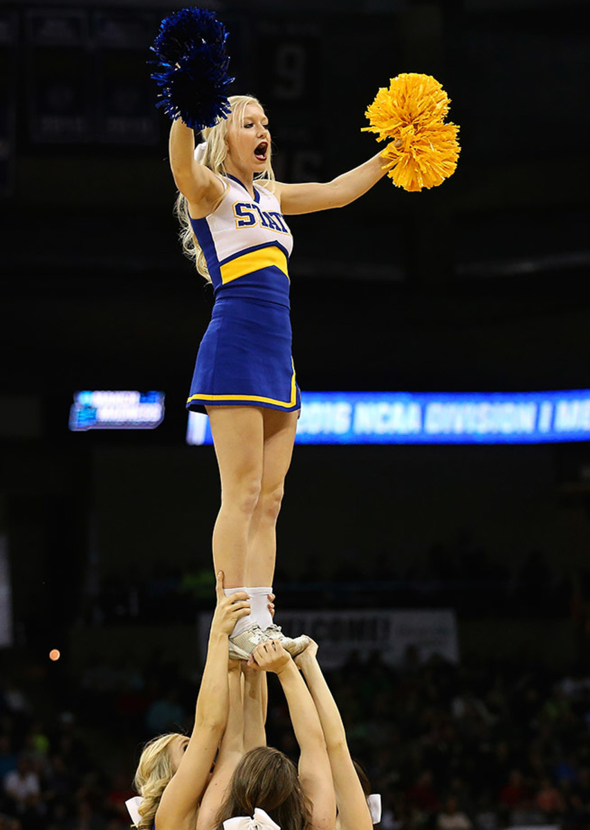 South-Dakota-State-cheerleaders-516383872.jpg