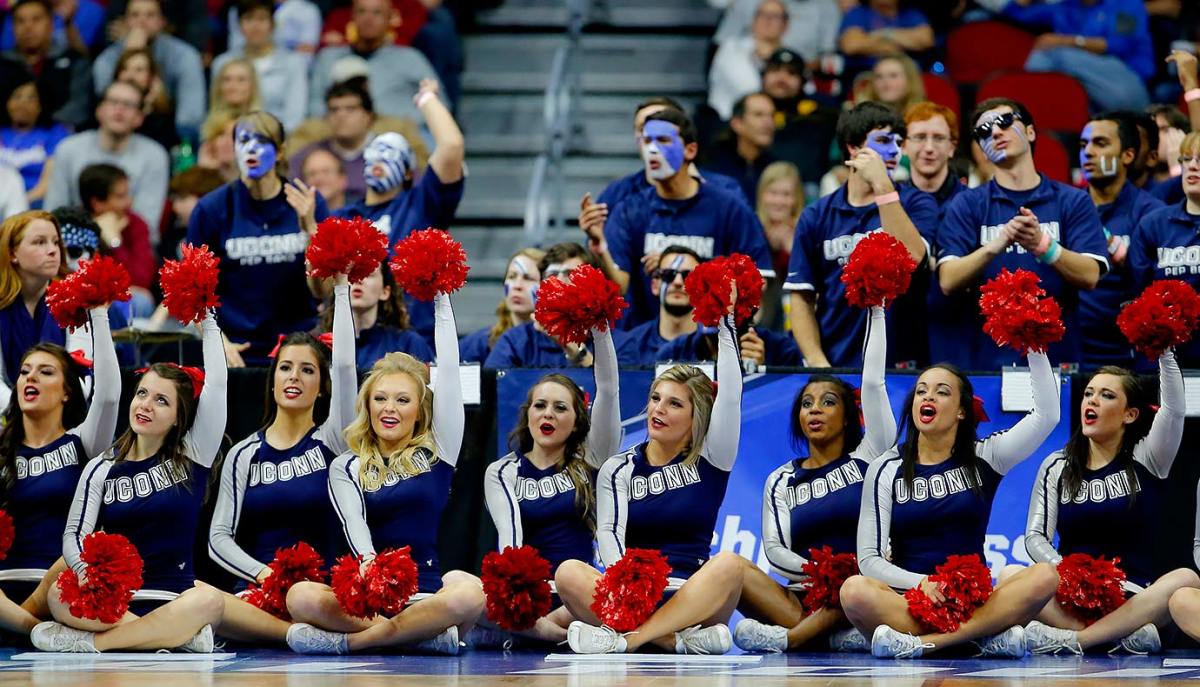 Connecticut-cheerleaders-516584860.jpg