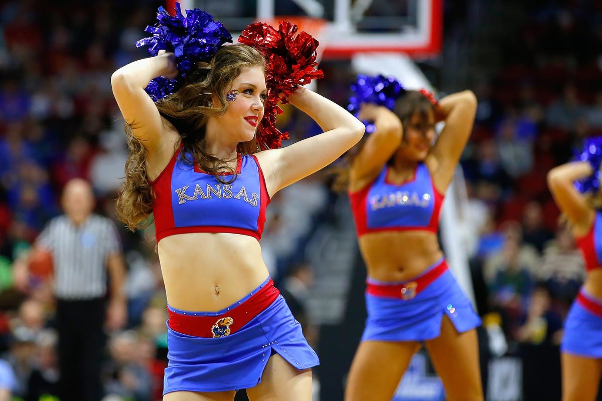 Kansas-cheerleaders-516198644.jpg