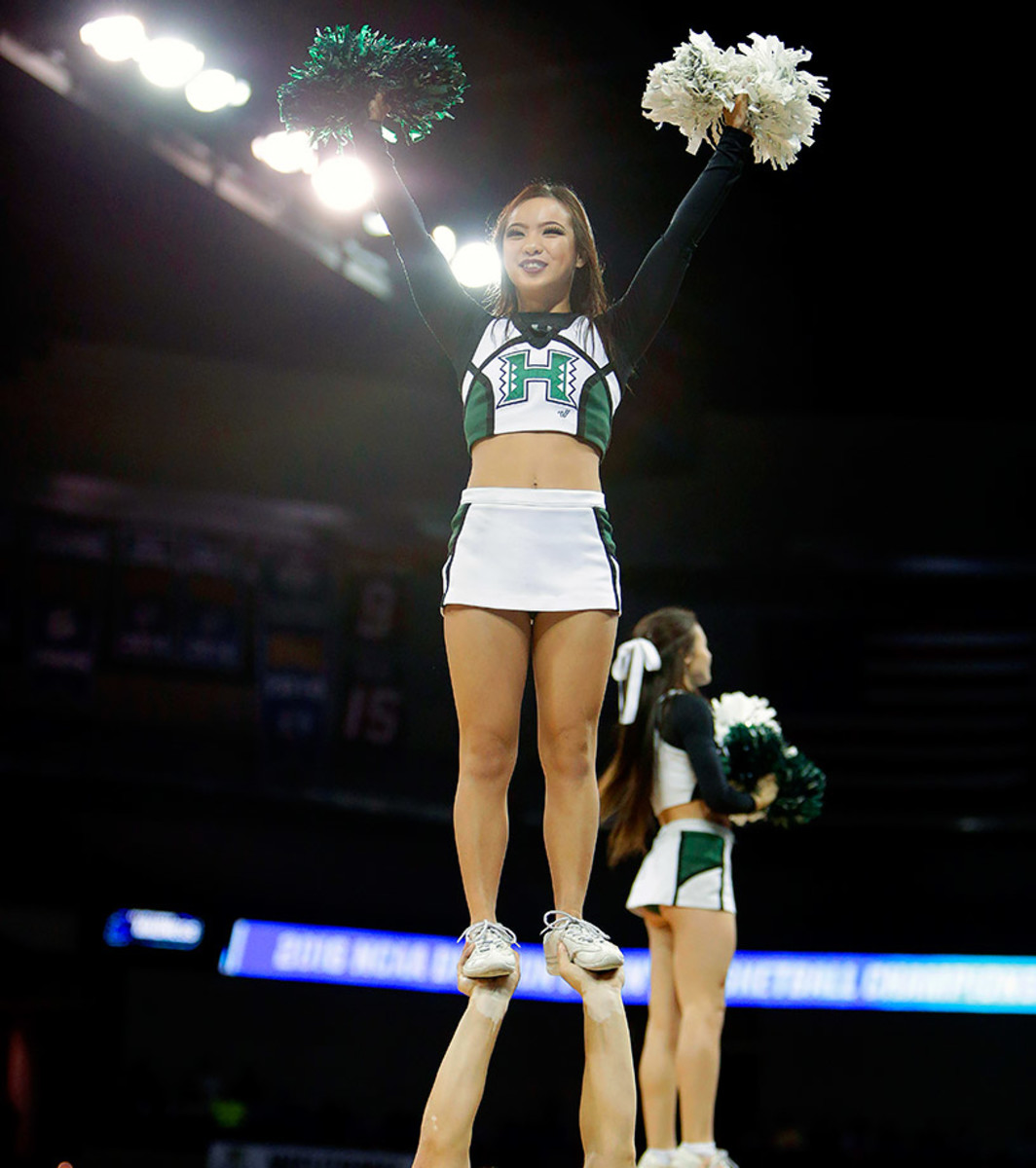Hawaii-cheerleaders-4cb4d2efd95145f980495c9575685996-0.jpg
