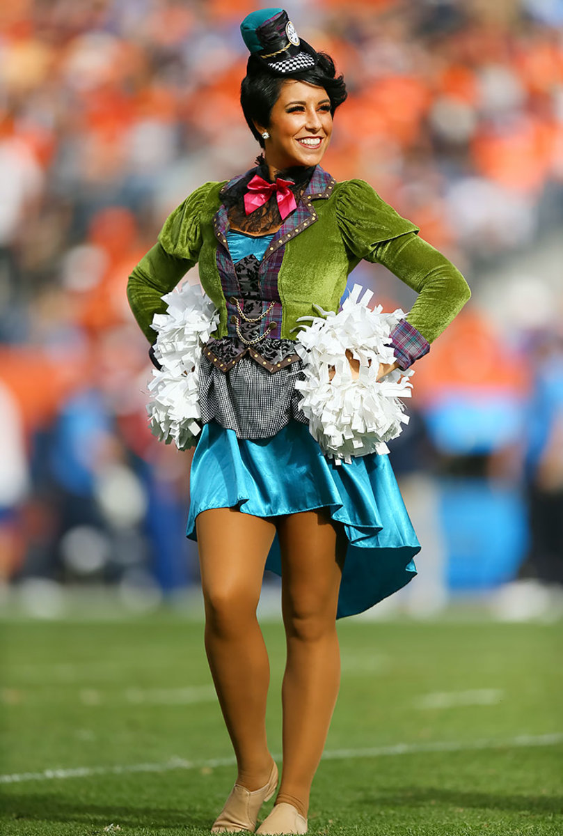 Denver-Broncos-cheerleaders-GettyImages-619611480_master.jpg