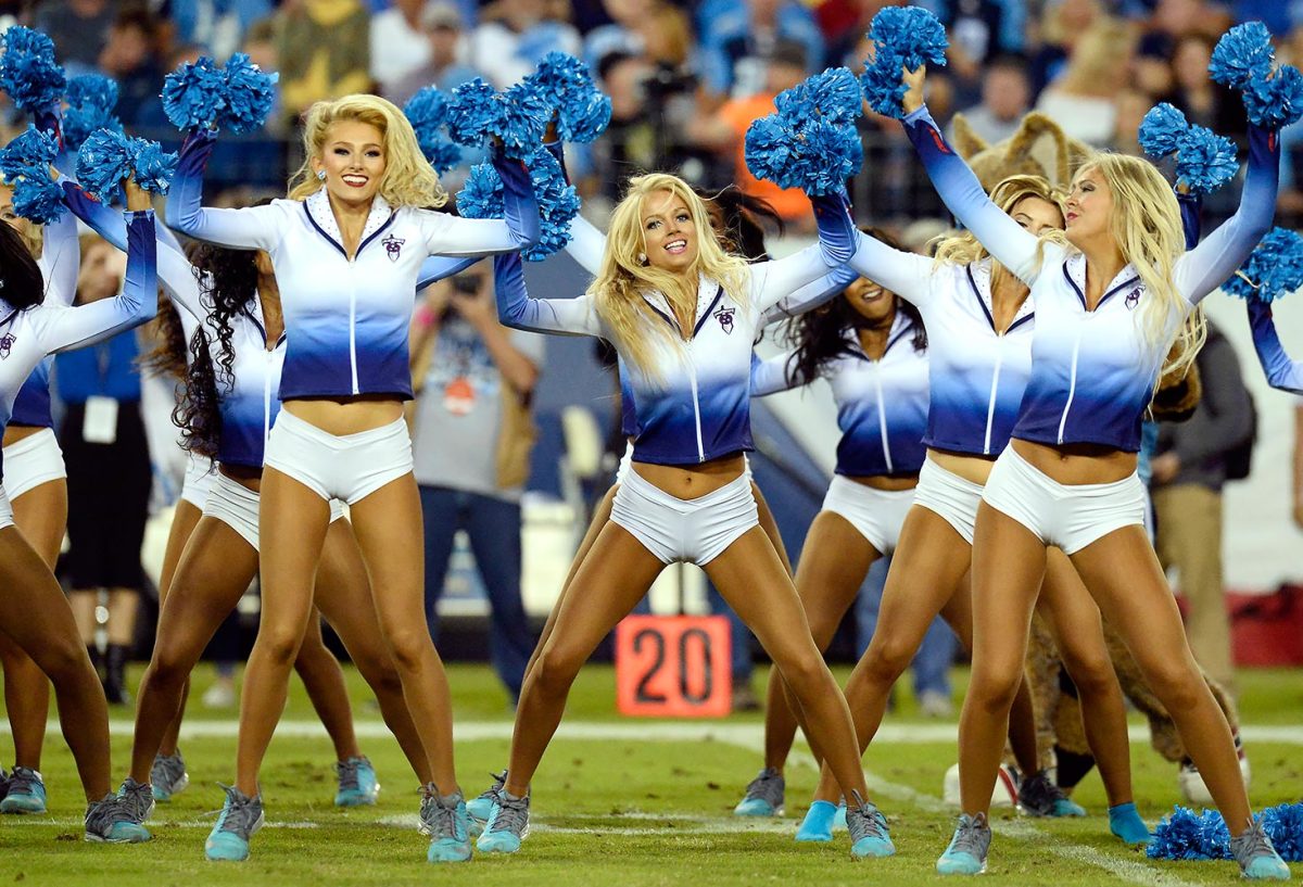 Tennessee-Titans-cheerleaders-AP_16302067223856.jpg