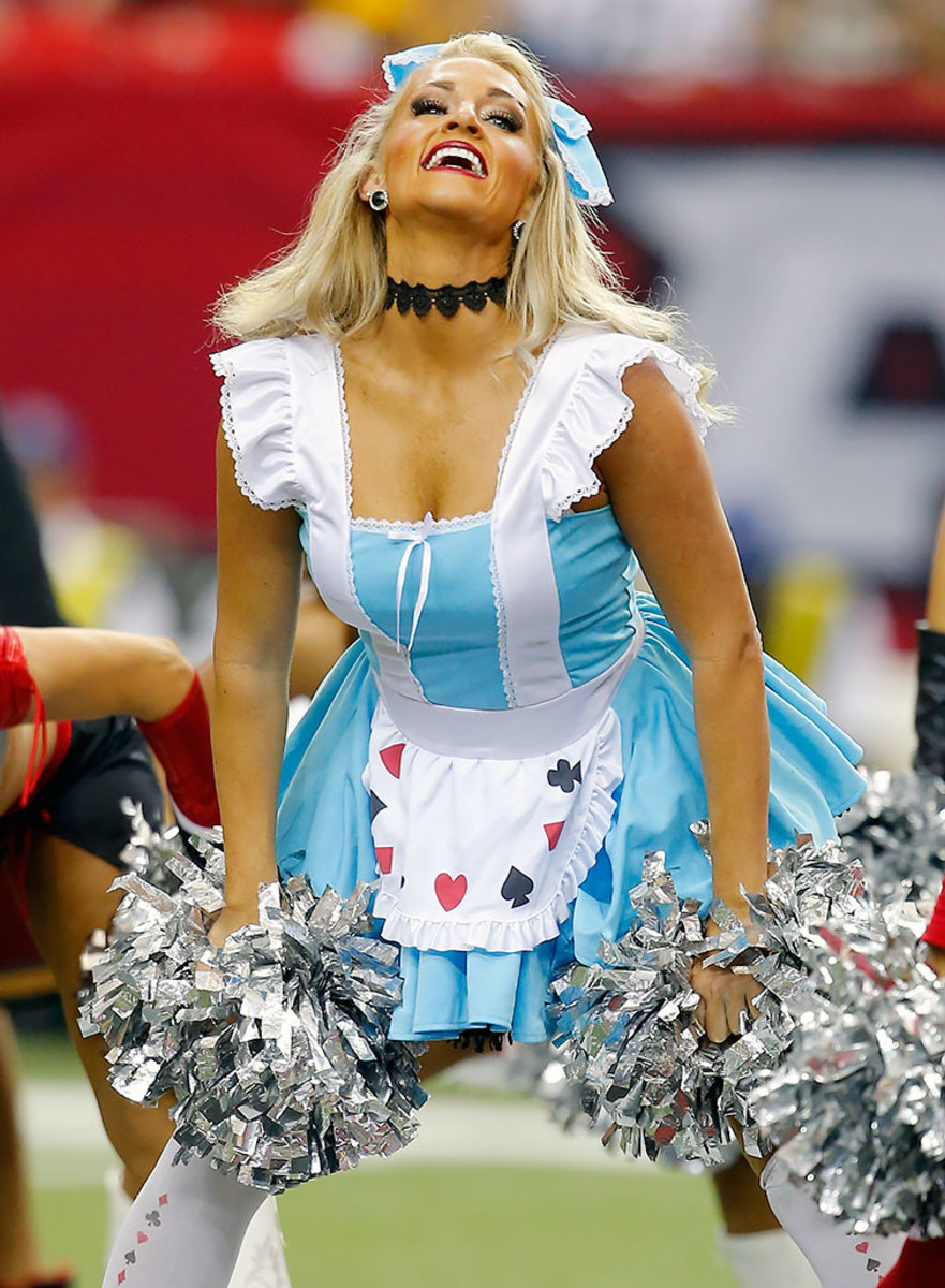 Atlanta-Falcons-cheerleaders-GettyImages-619360244_master.jpg