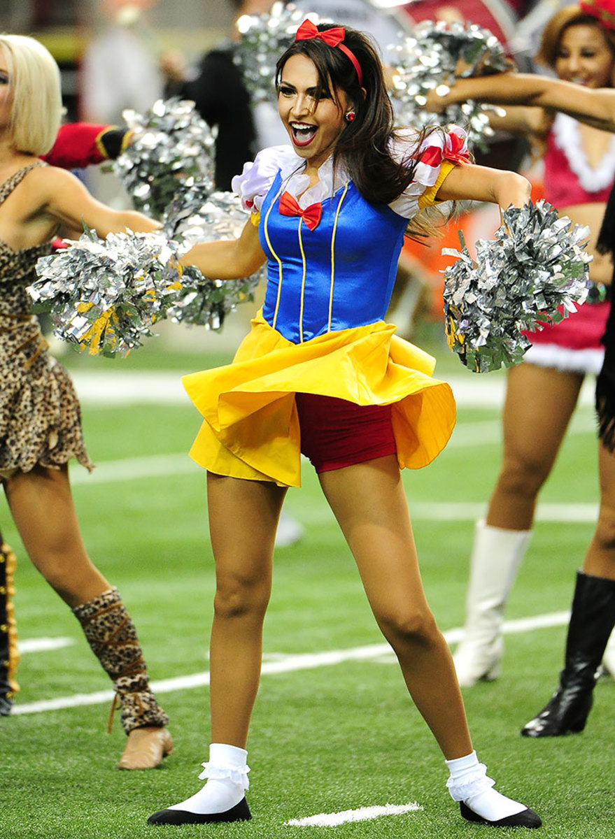 Atlanta-Falcons-cheerleaders-619331214.jpg