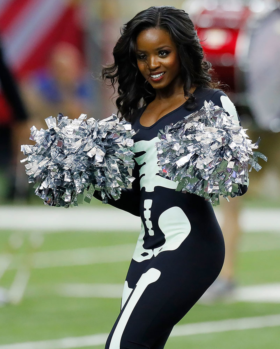 Atlanta-Falcons-cheerleaders-619331500.jpg