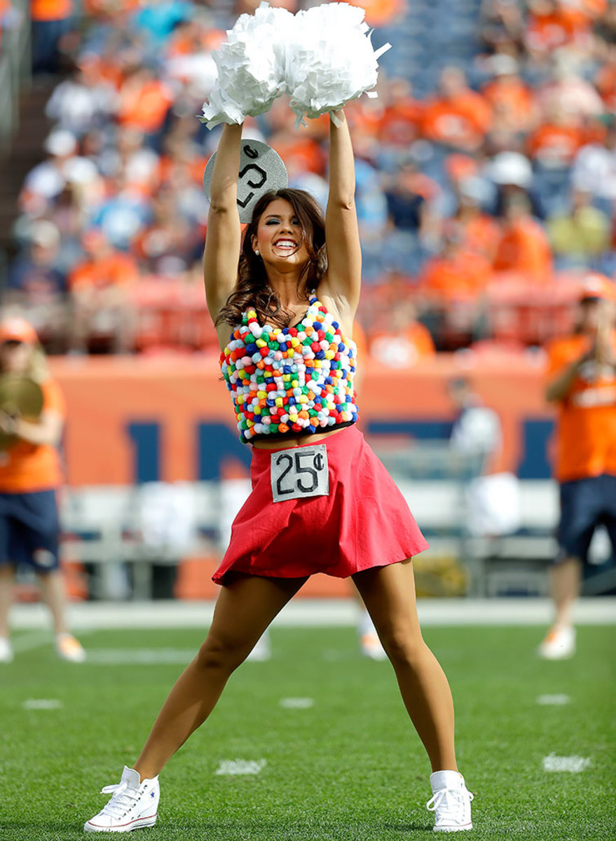 Denver-Broncos-cheerleaders-AP_8327520435.jpg
