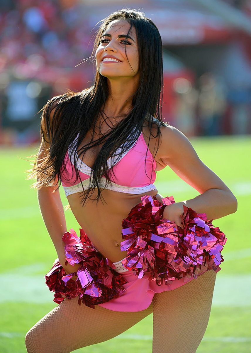 Tampa-Bay-Buccaneers-cheerleaders-AP_16305073705438.jpg