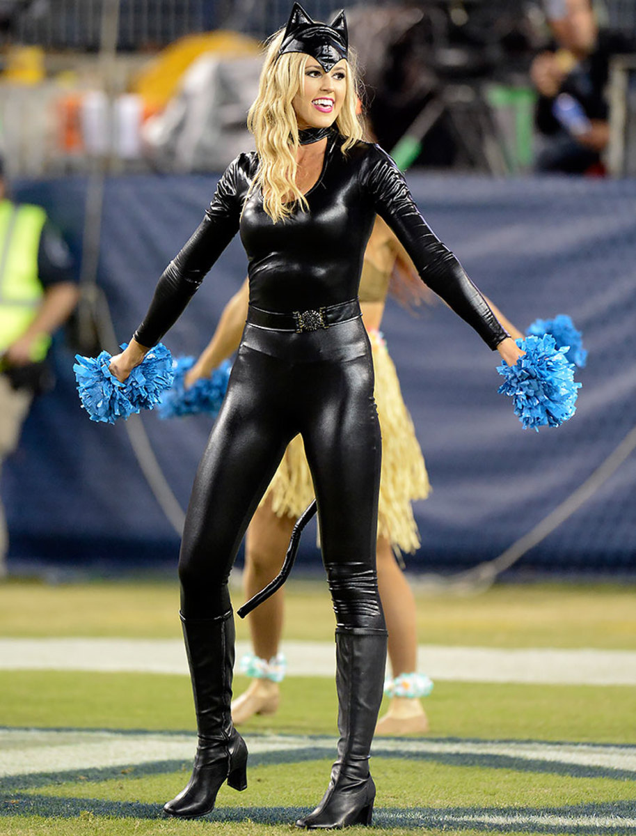 Tennessee-Titans-cheerleaders-AP_16302106185939.jpg