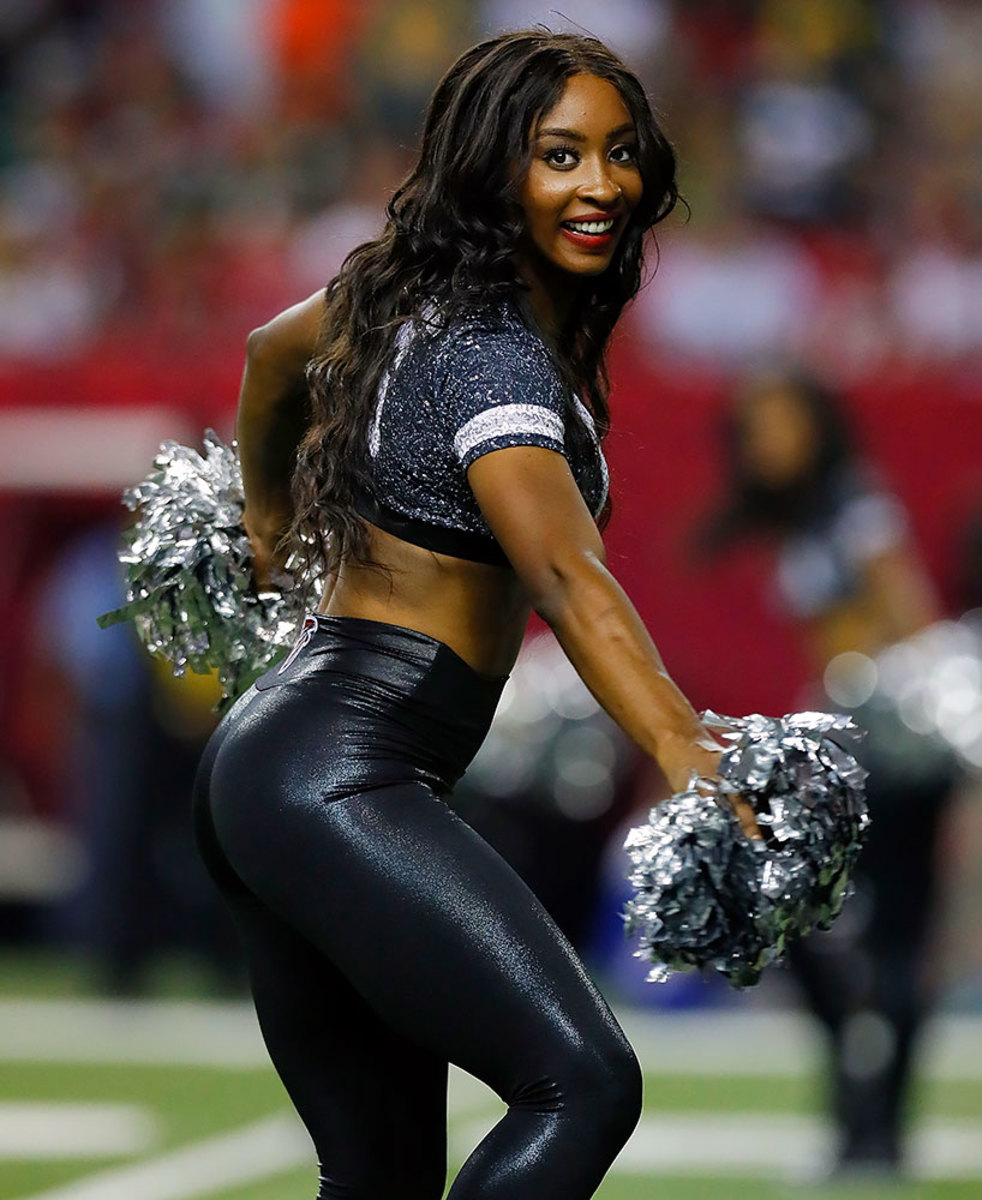 Atlanta-Falcons-cheerleaders-619331030.jpg